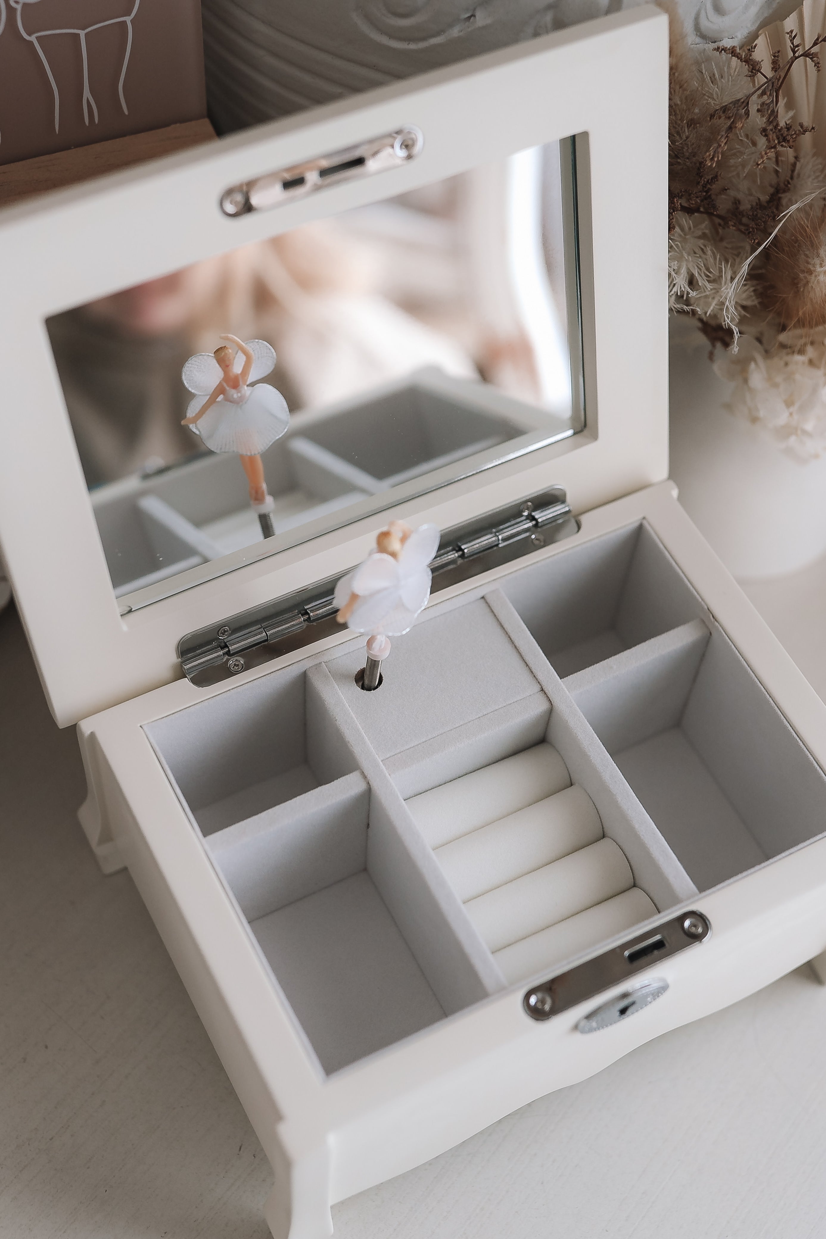 Classic Vintage-Inspired Musical Ballerina Jewellery Box