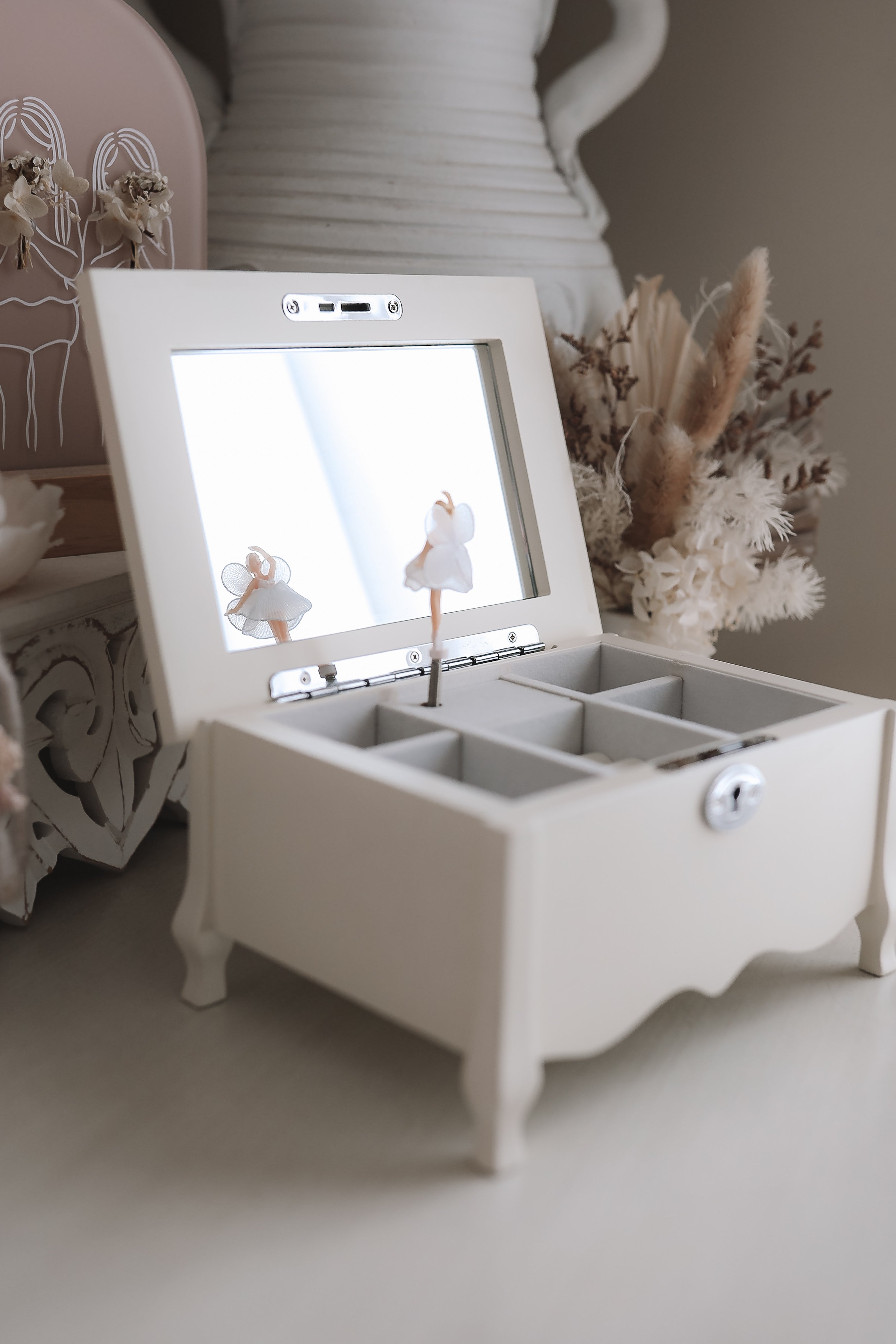 Classic Vintage-Inspired Musical Ballerina Jewellery Box